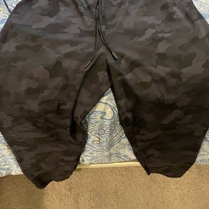 7/8 Lululemon Pants in Camo
